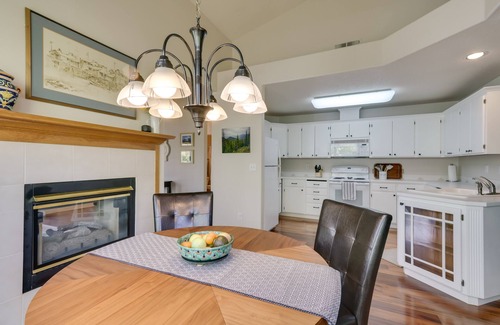 Sherwood - Tualatin North House | Tasteful Tualatin Home: 40 Mi to Willamette Valley