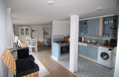 Sint Maartenszee House | Tastefully furnished bungalow within walking distance of the beach, free Wi-Fi, pets welcome, enclosed garden