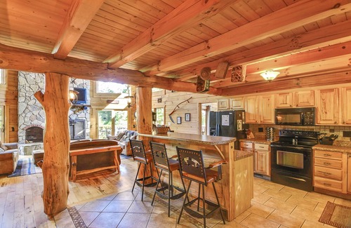 Clyde Cabin | Tatonka Lodge, 2 master suites on a buffalo ranch!