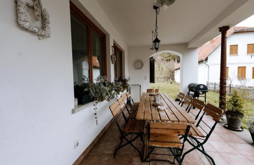 Obanya House | Taurus Vendégház
