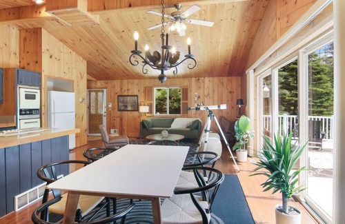 Almira Township Ski Chalet | Tavi Haus: Lakefront~Kayaks~SUP~Sauna~Pool Table