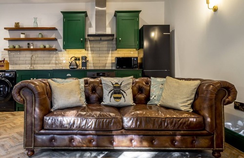 Acomb House | Tawny Lodge - a couples retreat that sleeps 2 guests in 1 bedroom