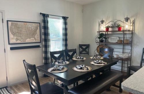 East Riverside House | TAYLOR PLACE-5 Minutes to Silos & Baylor