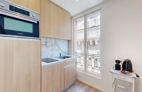 13th Arrondissement Apartment | TBS 36 - Studio with timeless charm