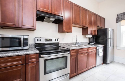 Irish Channel House | Tchoup House One - Historic Shotgun In Uptown