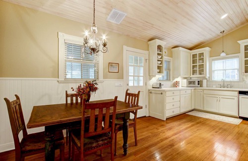 Comfort Cottage | Teacher's Cottage @ Riven Rock Ranch in Comfort TX