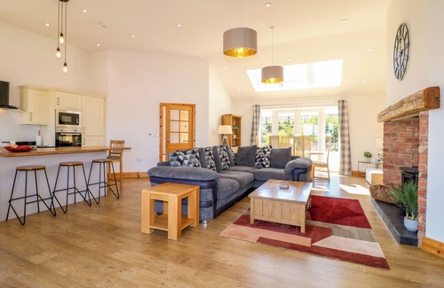 Melton Mowbray Cottage | TEAL COTTAGE, pet friendly, luxury holiday cottage in Melton Mowbray
