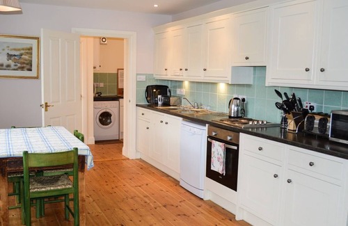 Colintraive Cottage | Teal Cottage, shoreline location, pet friendly, sleeps 4, both bedrooms en-suite