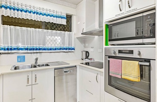 Sawtell Apartment | Tee Jays is an air-conditioned ground floor two bedroom unit, central to Sawtell