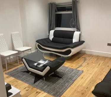Plumstead Apartment | Tee's apartments