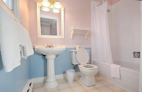 Baddeck Hotel | Telegraph House