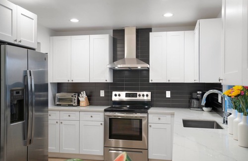 McClintock House | Tempe Retreat-4BR-Heated Pool-Games-Grill-ASU
