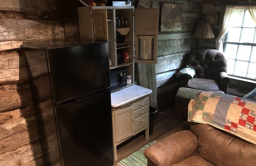 Nauvoo Cabin | Ten Acre Treehouse, “Fort Henry Log Cabin”. Sleeps 2-4