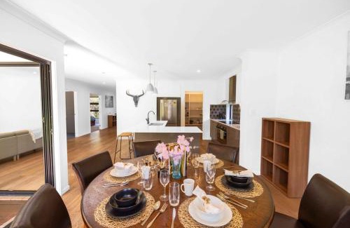 Tanah Merah House | Tenah Merah Estate - Secluded & Spacious Family Home, 2 min to M1 entrance, 3 min to Hyperdome Shopping Centre