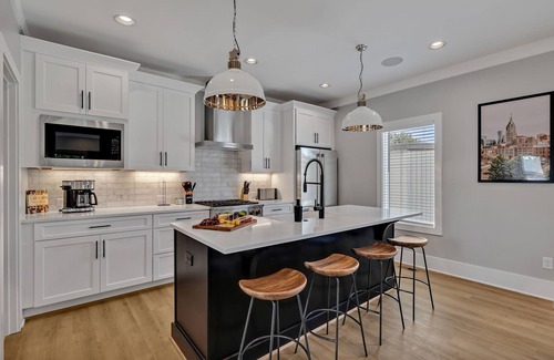 Berry Hill House | Tenor - Private Rooftop - 8 mins to Broadway