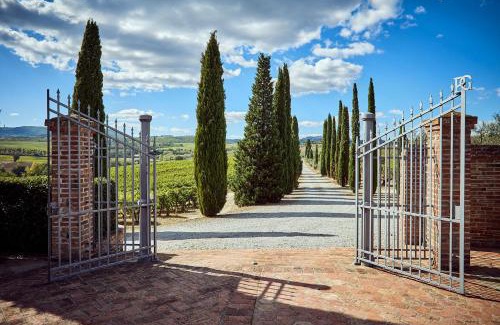 Montepulciano Villa | Tenuta Golo - Villa and Winery - Tuscany