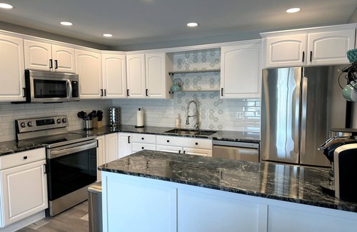 Oak Harbor House | Tequila Sunrise-Spacious Home on Lake Erie Near Port Clinton, Beaches, Game Room