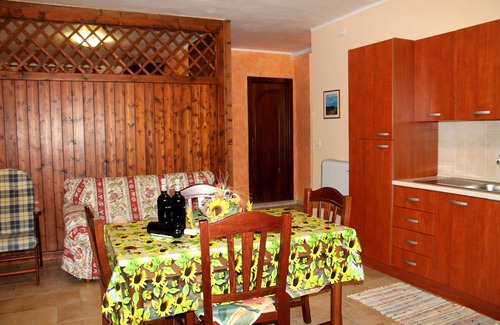 Vignacastrisi Apartment | "Terra di mare" Three-room apartment in Villa with Garden
