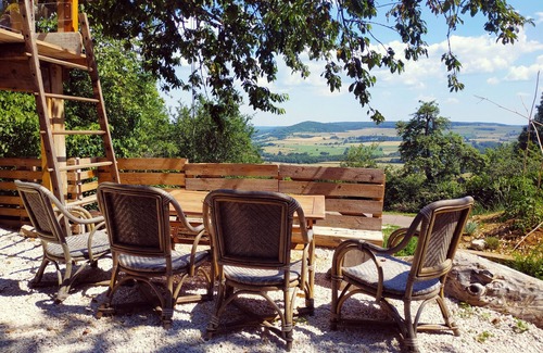 Sombernon House | Terra loft gîte, orchard/vegetable garden, henhouse, valley views, wine route.