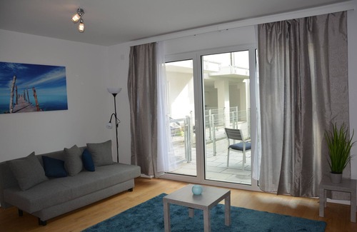 Klosterneuburg Apartment | Terrace Apt in Modern Klosterneuburg Building