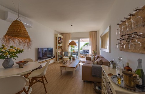 Tarifa Apartment | Terrace, pool, near beach & home office (Fibre)
