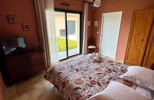 Tour-de-Faure Bed & Breakfast | Terracotta room