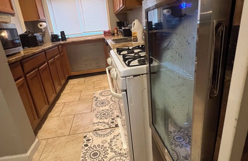 Trenton House | Terrific 6-bedroom house with AC in Trenton