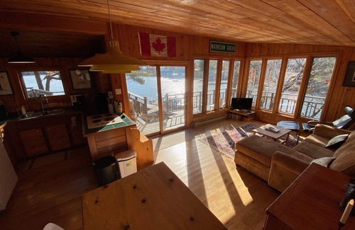 Georgian Bay Cottage | Terrific cottage at the lakeside, relax and cozy.