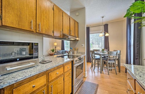 Texarkana House | Texarkana Pet-Friendly Pad with Fenced Backyard