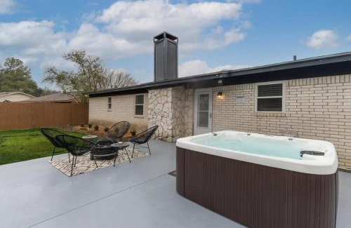 North Richland Hills House | Texas Designer Home with Private Hot Tub and Pool