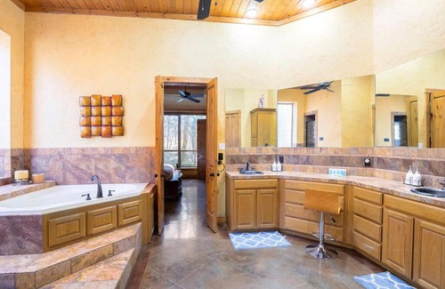 Dallas House | Texas Ranch House with 5 Bedroom and Fish Pond
