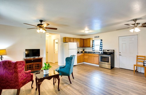 Thackerville House | Thackerville Getaway w/Porch - Near WinStar!