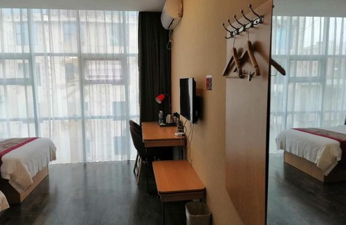 Donghu Hotel | Thank Inn Chain Hotel Guizhou Qianxinan Xingren County Food Street Store