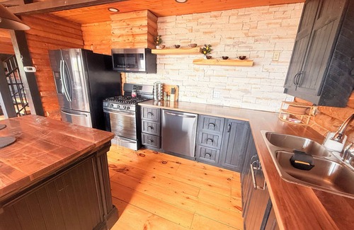 Tobermory Cottage | THaNu Shack - Water's EdgenEscape to Tranquility