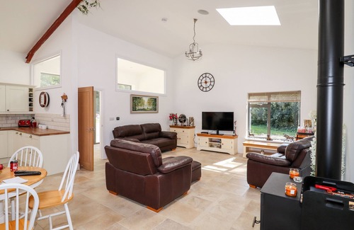 Mangotsfield House | THATCHERS BARN, pet friendly, character holiday cottage in Toddington