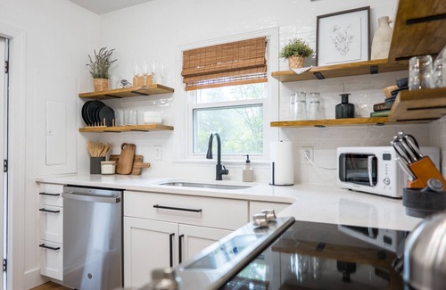 Tifton House | The 12th Street Retreat, King Beds, Pets Allowed