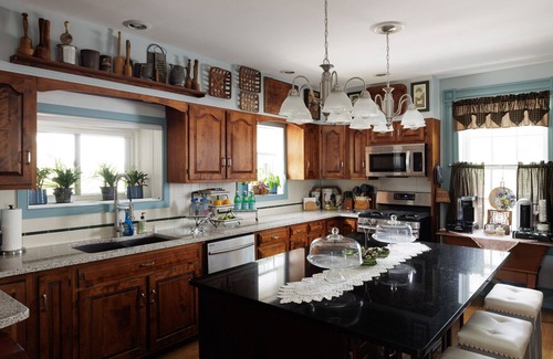 Sackets Harbor House | The 1833 Candlelight Guest House: A Historical Treasure.