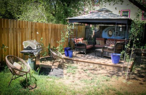 Carbondale House | The 8th Street Retreat