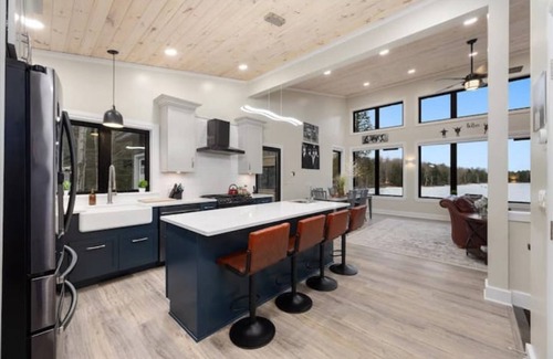 Town of Diana House | The absolute perfect state-of-the-art 66-acre retreat! NORWEGIAN WOODS