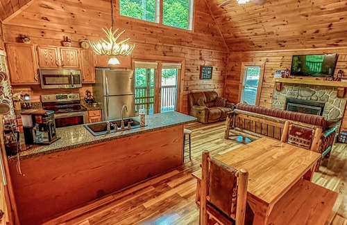 Sevierville Cabin | The Adaha Cabin rustic&cozy at Douglas Lake