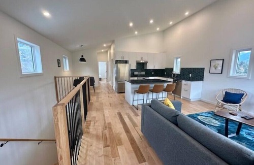 East Kootenay Apartment | The Aerie, modern condo, panoramic mountain views, Registration numbern002666n