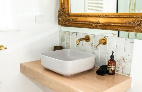 Carterton House | The Alchemist Retreat, Private Studio in Carterton
