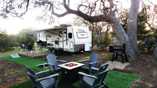 Dripping Springs Hotel | The Alexander at Creek Road