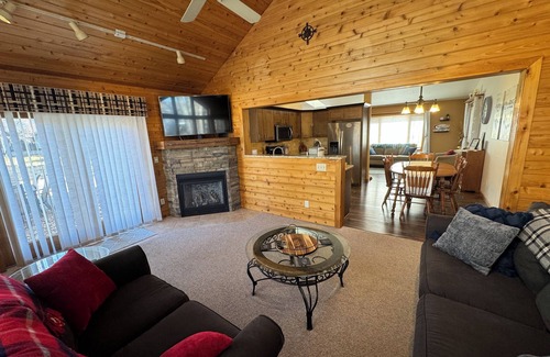 Faribault House | The All Inn: Beautiful 3-bedroom home 1 minute from Shattuck-St. Mary's School!