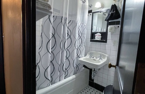 Aberdeen Hotel | The Alonzo Ward Hotel