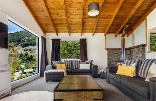 Sunshine Bay House | The Alpine - Close to Central Queenstown
