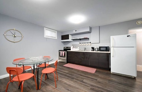 Brantford House | The Annex ; a cosy 3 bedroom abode