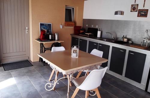 Sarlat-la-Caneda Apartment | The annex, in the owner's home, is independent, quiet, restful and green.