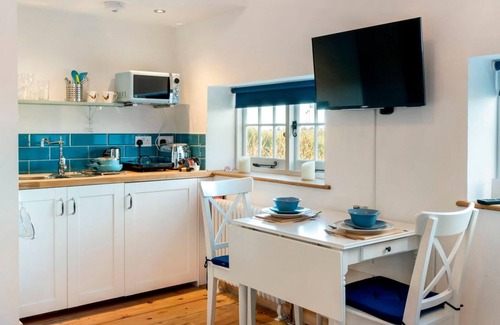 Maidstone Apartment | The Annexe -Studio apartment with hot tub in a rural location nr to Leeds Castle