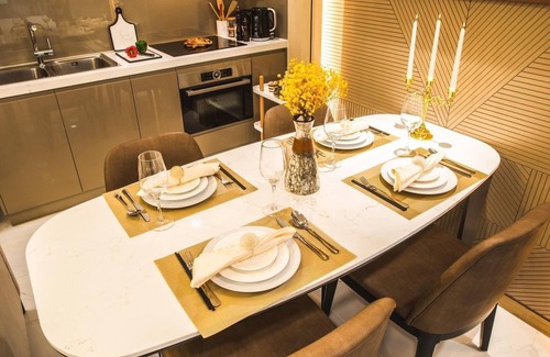 Hang Xanh Apartment | The apartment is located in the Landmark 81 commercial center
